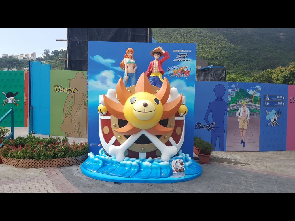 會場情況:正門的烈陽號海賊船裝飾