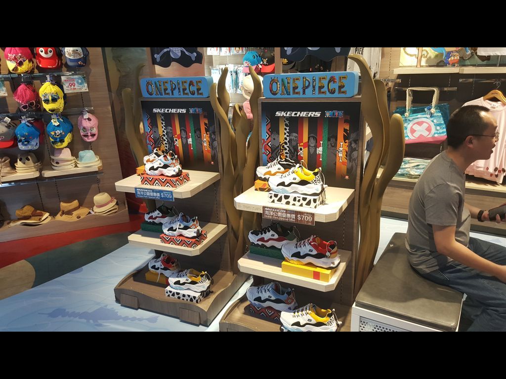 會場情況:海濱樂園禮品店內銷售 Skechers 海賊王波鞋