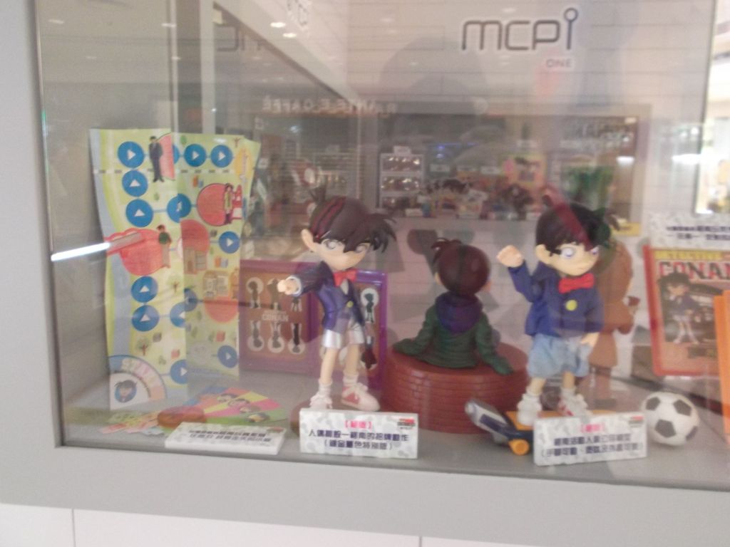 中庭擺放著《名偵探柯南》相關的產品