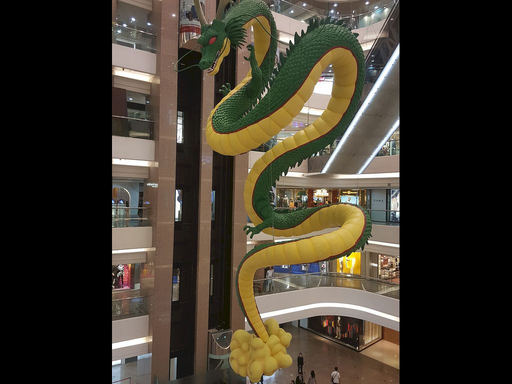 中庭內的神龍裝飾