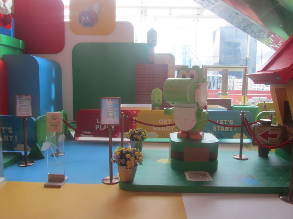 5樓中庭「Lego Super Mario 冒險世界」大型裝置外觀