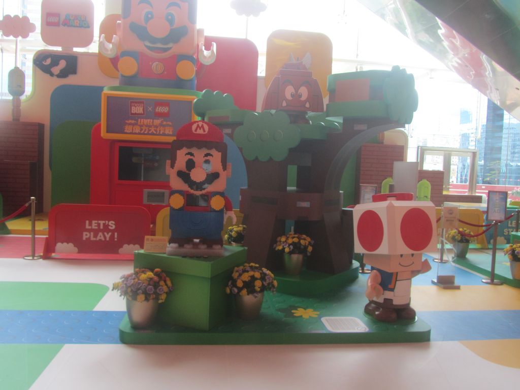 5樓中庭「Lego Super Mario 冒險世界」大型裝置外觀