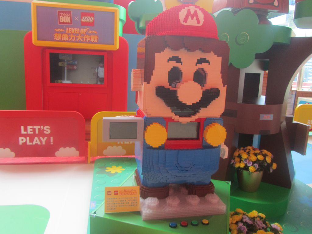 5樓中庭「Lego Super Mario 冒險世界」大型裝置外觀