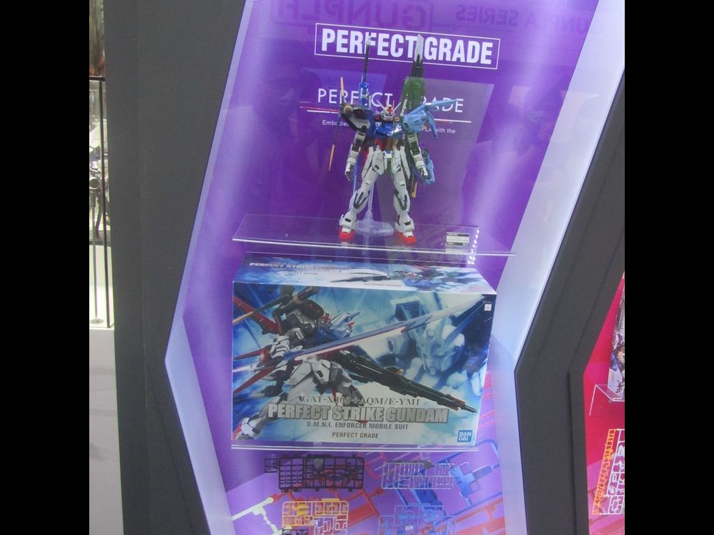 歷代不同規格的高達模型:Perfect Grade